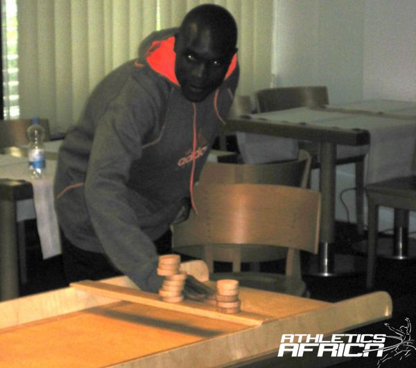 Eric Ndiema (KEN) relaxing with the traditional Dutch indoor game sjoelen/ Photo: Spain Sports Services